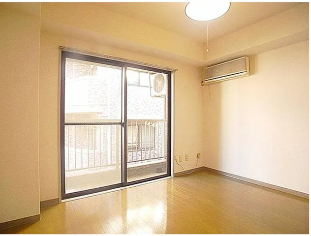 クレストメゾンン綱島東の洋室