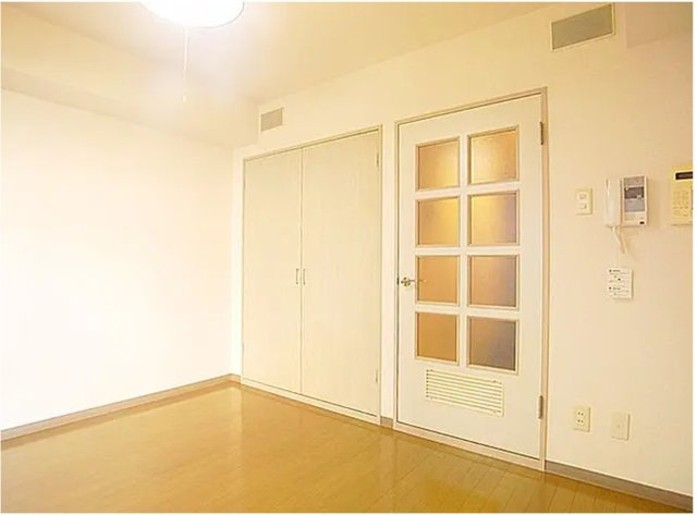 クレストメゾンン綱島東の洋室