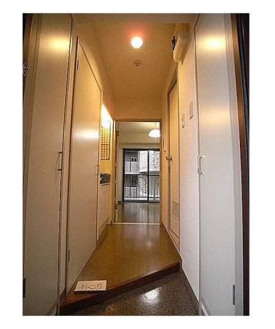 クレストメゾンン綱島東の玄関