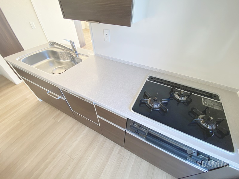 プラウド浦和常盤マークスのキッチン|3口コンロとグリル付き☆