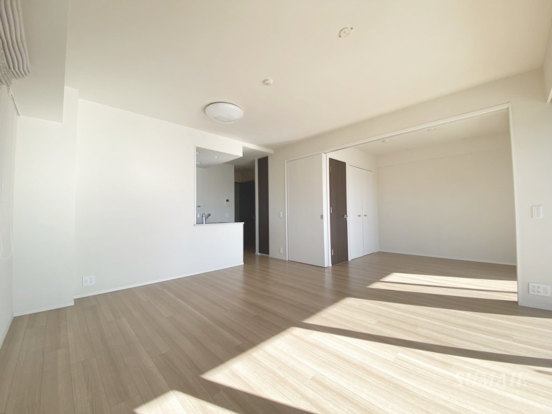 プラウド浦和常盤マークスの居間・リビング|16.9帖洋室☆