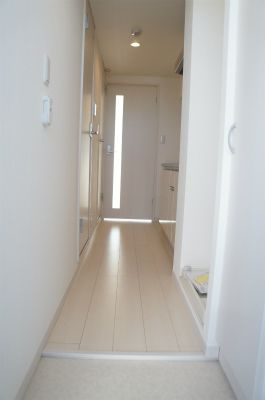 リブリ・ラム ワイヤーの玄関