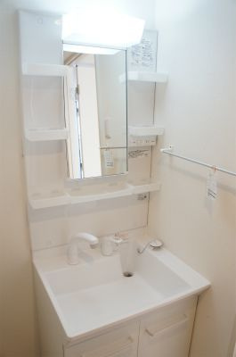 リブリ・ラム ワイヤーの独立洗面台