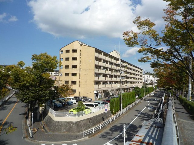 公社山田西C団地の外観