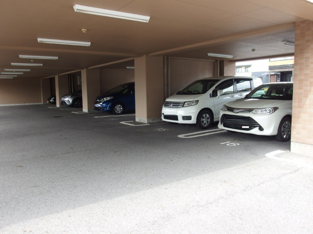 Ｓｕｎ　Ｂｅａｕｔｉｆｕｌ岡崎の駐車場