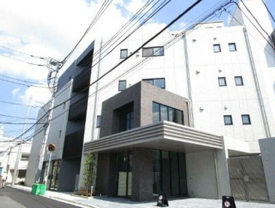 【外観】 | St.Luke’ｓ浜田山 | 鉄筋コンクリート造のがっちりとした建物。