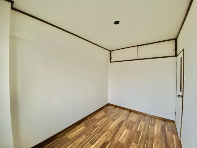 第二マンションろくべいの洋室
