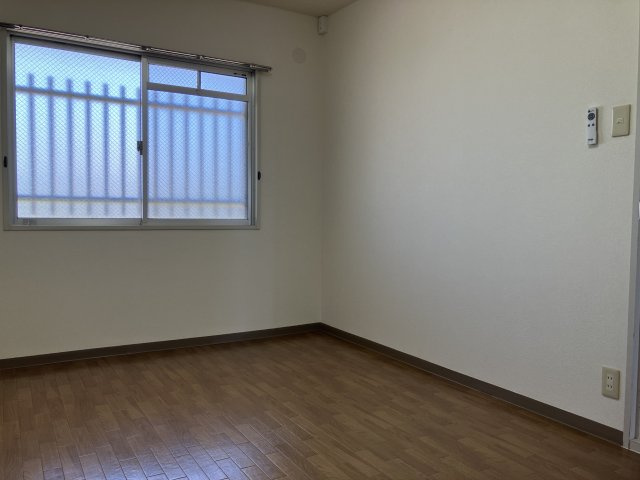 ビューしじみの森の洋室