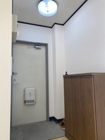 メゾンアイサン助信の玄関