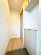 収納もある玄関です