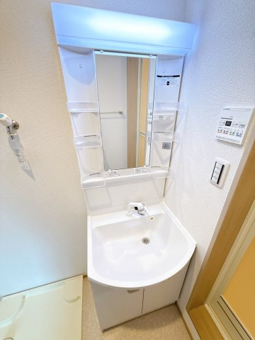 独立洗面台あり、毎朝おしゃれに忙しい女性の方におすすめです