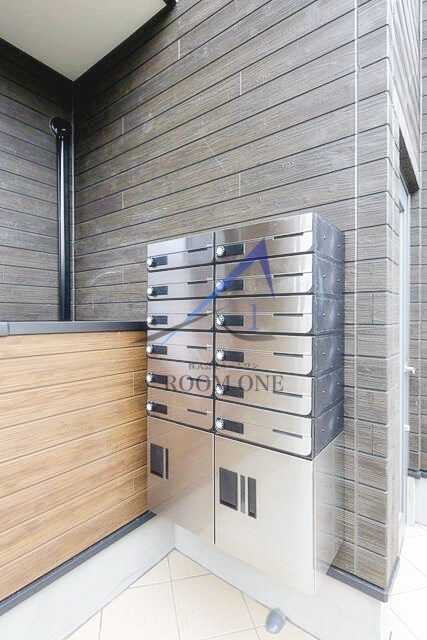 ＬＡＵＲＥＬ墨田のその他共用部分|集合ポストと宅配ボックスです。