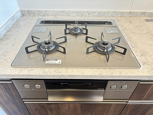 ジオタワー新町の設備|三口ガスコンロ、グリル