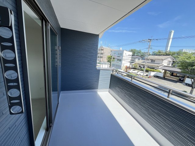 【バルコニー】 | 福岡市城南区東油山5丁目1期　3号棟（全3棟）【仲介手数料無料・0円】 | 施工例。施工例は完成時と異なる場合があります。