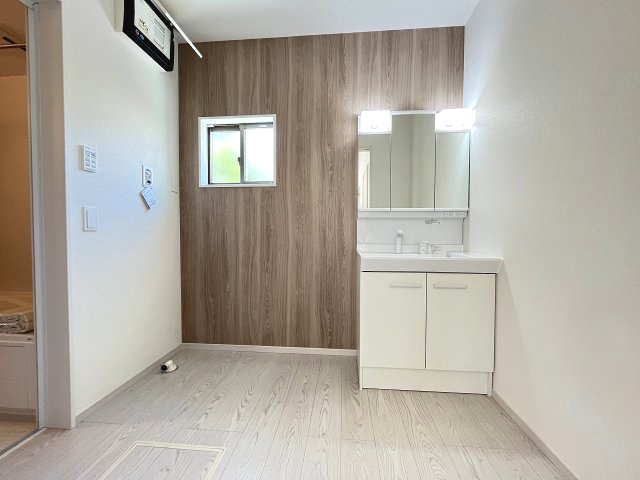 【洗面所】 | 福岡市城南区東油山5丁目1期　3号棟（全3棟）【仲介手数料無料・0円】 | 施工例。施工例は完成時と異なる場合があります。