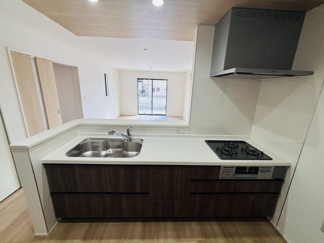 GRAFARE高浜市沢渡町｜名古屋市の戸建ならホームアップのキッチン|【売主施工例】お子様を見守りながらお料理ができるオープン対面キッチン