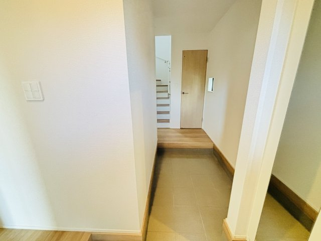 GRAFARE高浜市沢渡町｜名古屋市の戸建ならホームアップの収納|【売主施工例】ベビーカーやアウトドアグッズの収納に便利なSIC