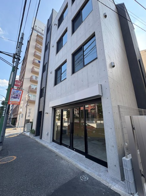 スワンクロスビルの外観