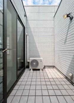 【バルコニー】 | タウンハウス山本 | 落ち着いた時間を過ごせるバルコニーです