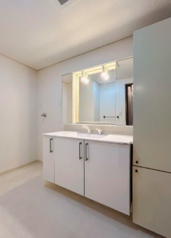 【洗面所】 | タウンハウス山本 | 明るい洗面所です