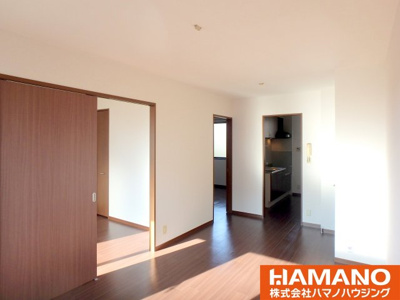 【居間・リビング】 | グランドゥールＡ | 内装もきれいです　反転