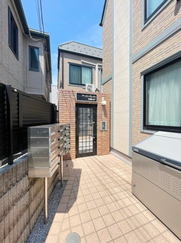 杉並区高円寺南５丁目のアパートのエントランス