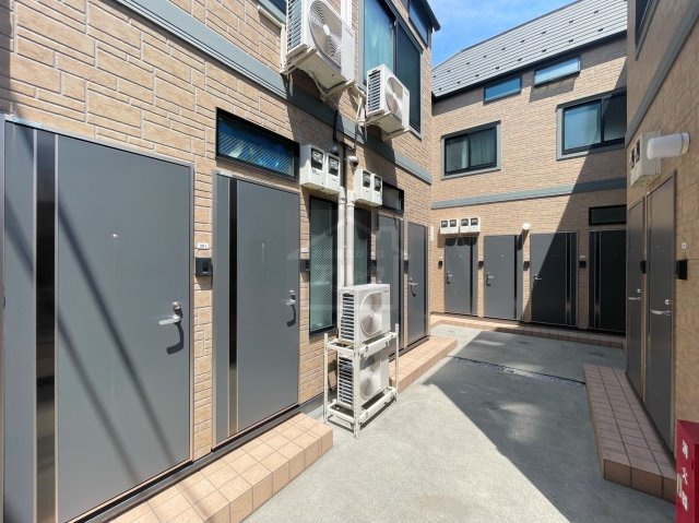 杉並区高円寺南５丁目のアパートの玄関