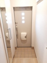 毎日通る玄関はこちらです