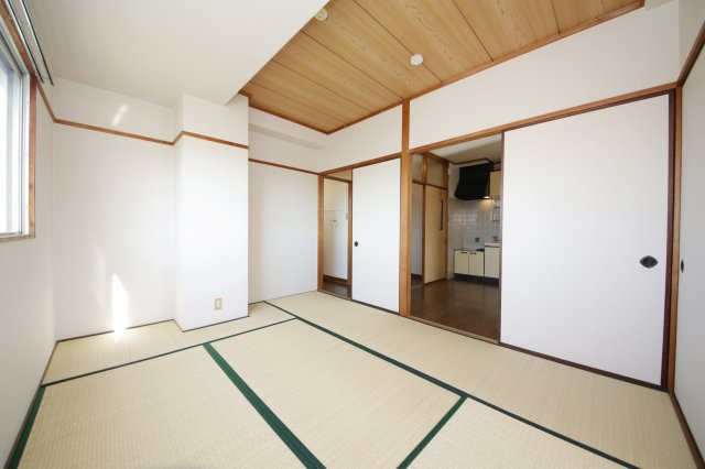 日の丸ビルの和室