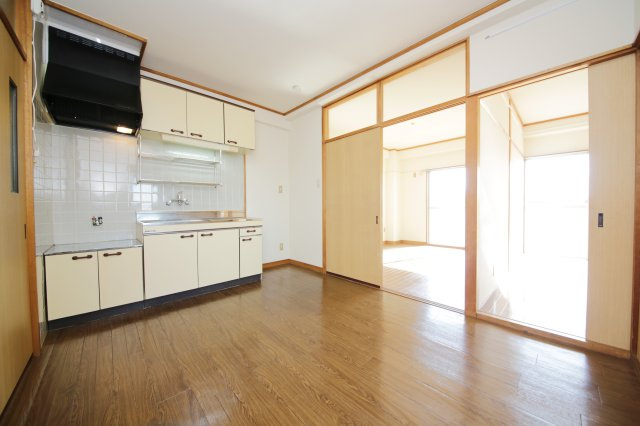 日の丸ビルの居間・リビング