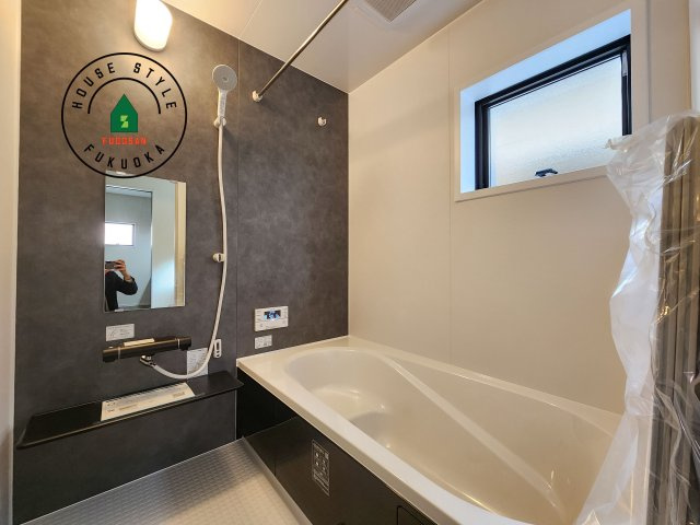 福岡市南区弥永5丁目第2-1棟（1号棟）の内観：施工例|1日の疲れを癒してくれる広々バスルーム。雨の日のお洗濯にも大活躍な浴室乾燥機付です！