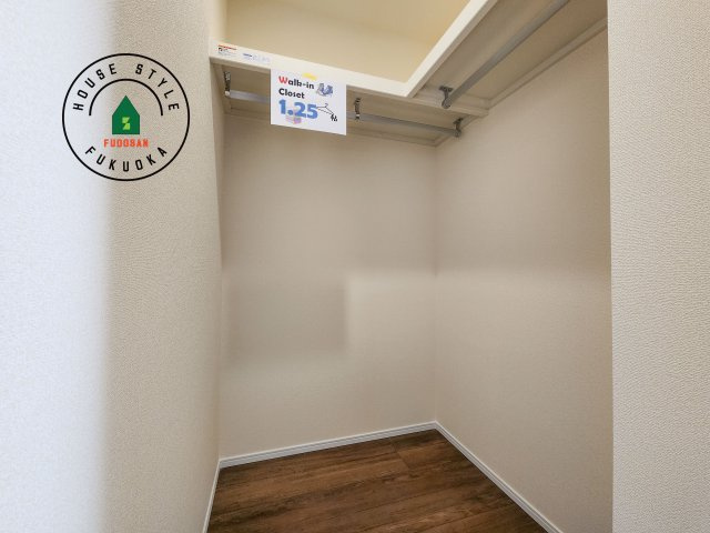 福岡市南区弥永5丁目第2-1棟（1号棟）の内観：施工例|洋服や大きな荷物が多い方や人数の多いご家族などは、一般的なクローゼットよりもウォークインクローゼットのほうが使い勝手が良いです。