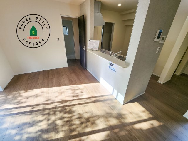 福岡市南区弥永5丁目第2-1棟（1号棟）の内観：施工例|キッチンから立ち込める香りが今日の料理を期待させます。