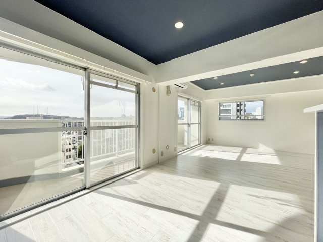 二軒茶屋エスコムビルの洋室