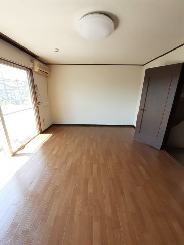 使い勝手のいい洋室です