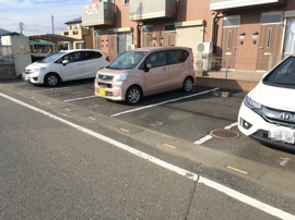 車をお持ちの方に嬉しい駐車場付きの物件です