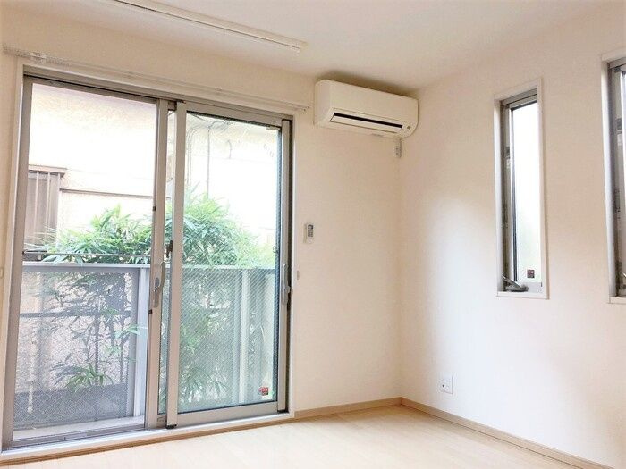 コージー国立の居間・リビング