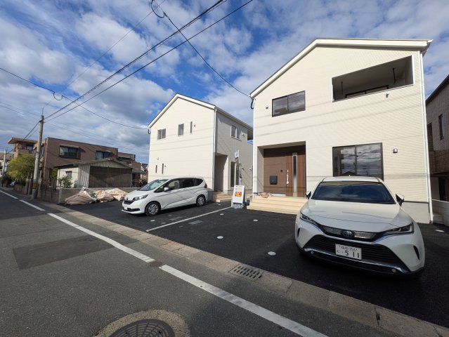 福岡市西区今宿第４　1号棟の前面道路含む現地写真