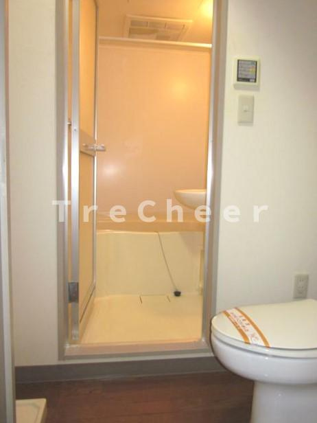 斗七ビルの浴室