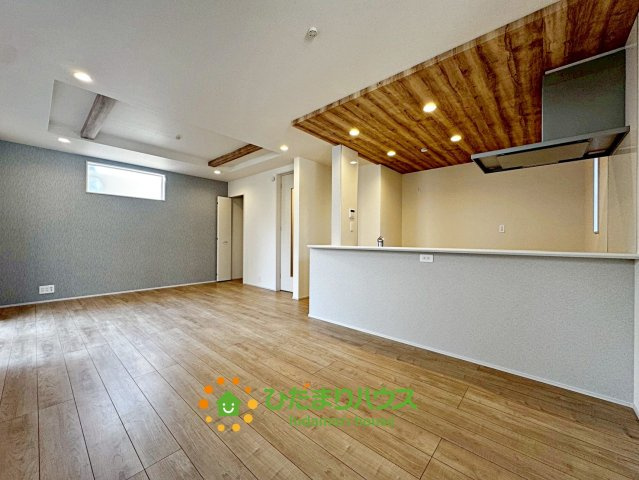 蓮田市西城１丁目　新築一戸建ての居間・リビング