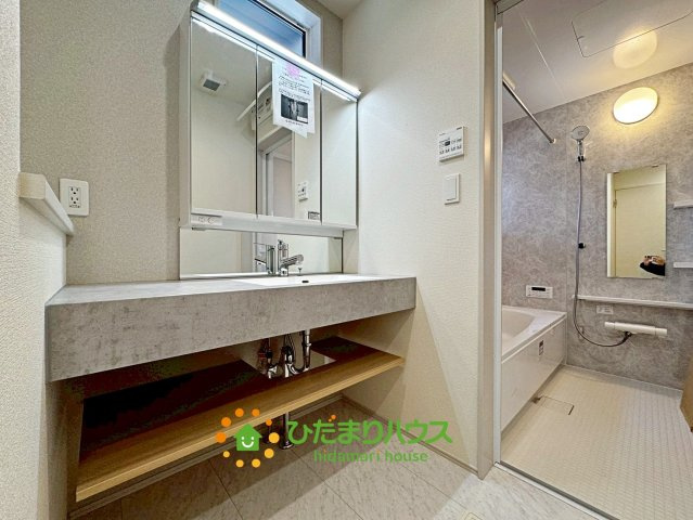 蓮田市西城１丁目　新築一戸建ての独立洗面台