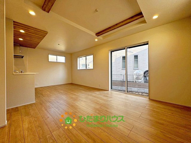 蓮田市西城１丁目　新築一戸建ての居間・リビング