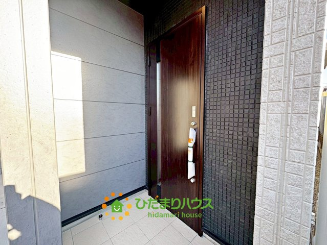 蓮田市西城１丁目　新築一戸建ての玄関