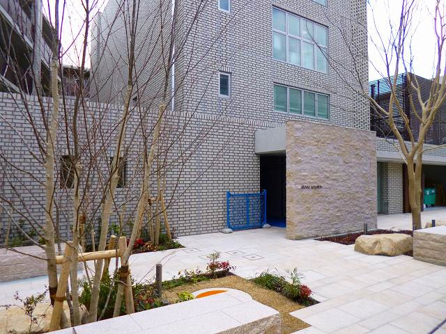 ブランズ甲子園のエントランス