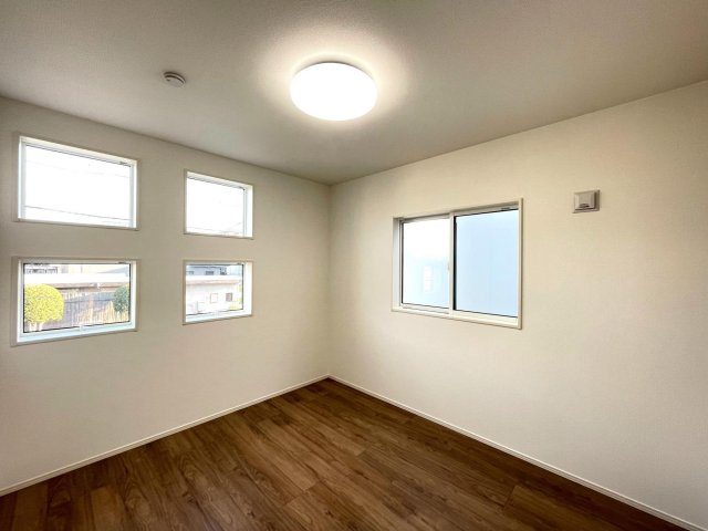 豊田市丸山町4丁目　新築分譲住宅　全2棟　2号棟の洋室