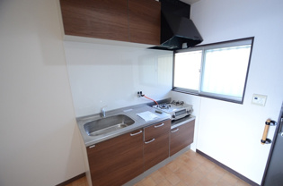 窓付きのキッチンで換気がしやすくておすすめ！