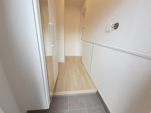 【玄関】 | クレアージュ・ウミⅡ | 収納もある玄関です