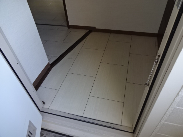 姫路市城北新町１丁目のハイツの玄関