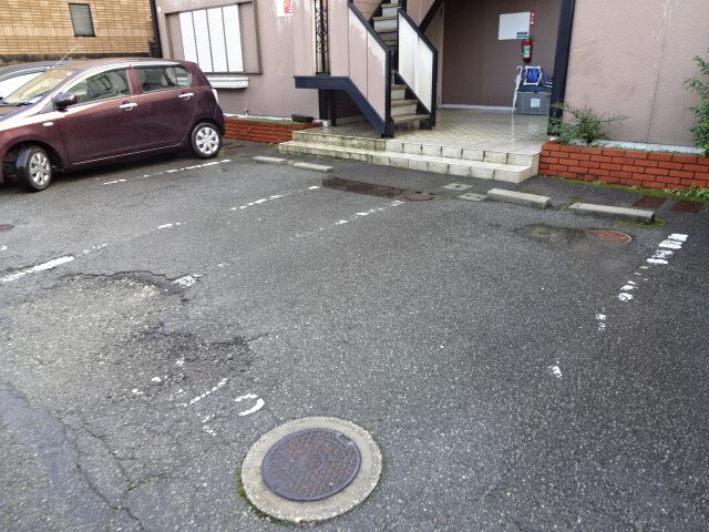 姫路市城北新町１丁目のハイツの駐車場