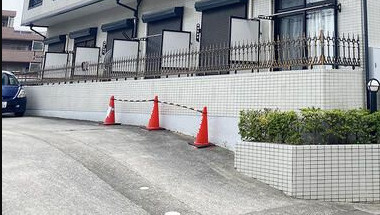 メゾン・ラフィーネの駐車場